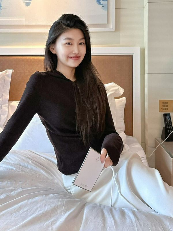 韩系小个子简约连帽长袖针织衫女早秋高级感黑色修身显瘦短款上衣|undefined