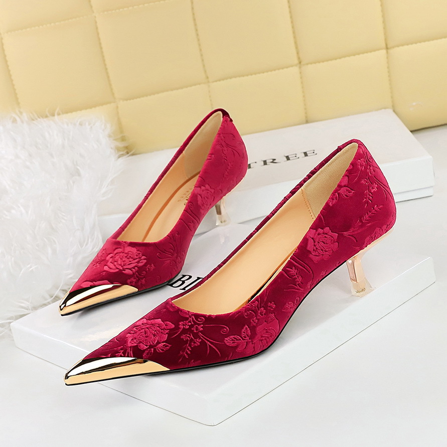 237-30 Banquet Chinese Style Women's Shoes, Stiletto Mid-Heel, Shallow Mouth, Metal Pointed Toe, Floral Embossed Suede_vogvips.com