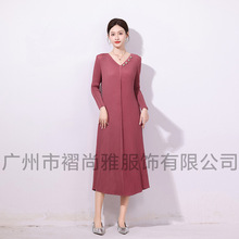 厂家直供2025秋季新款带流苏围巾宽松显瘦时尚气质女装褶皱连衣裙