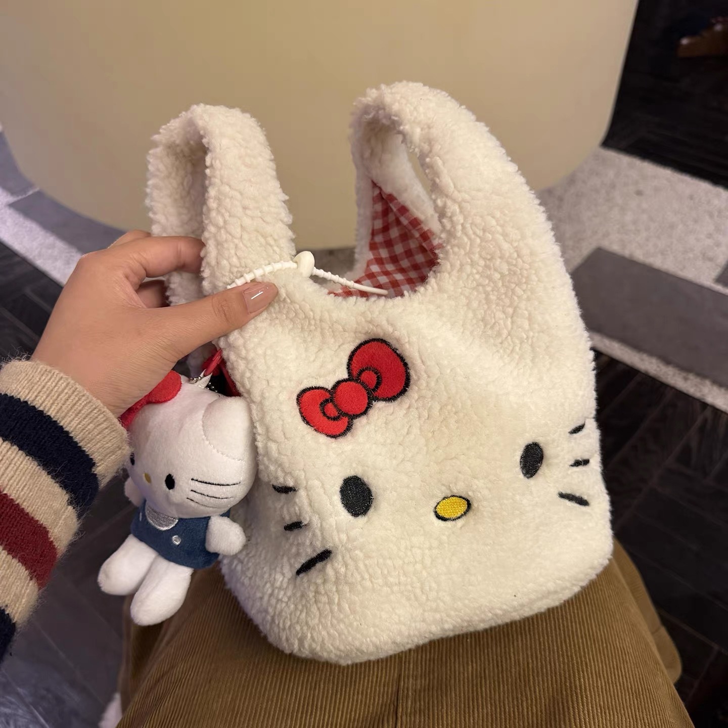여성 뽀글이 미니 토트백 겨울 데일리 손목가방