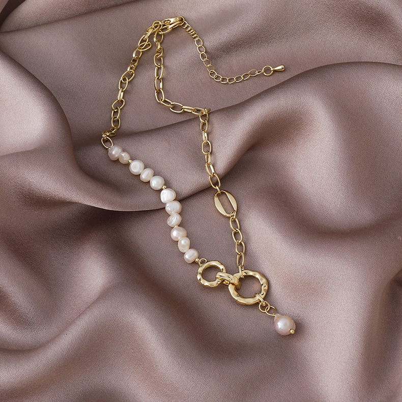 Retro Baroque Pearl Pendant Chain Necklace display picture 2