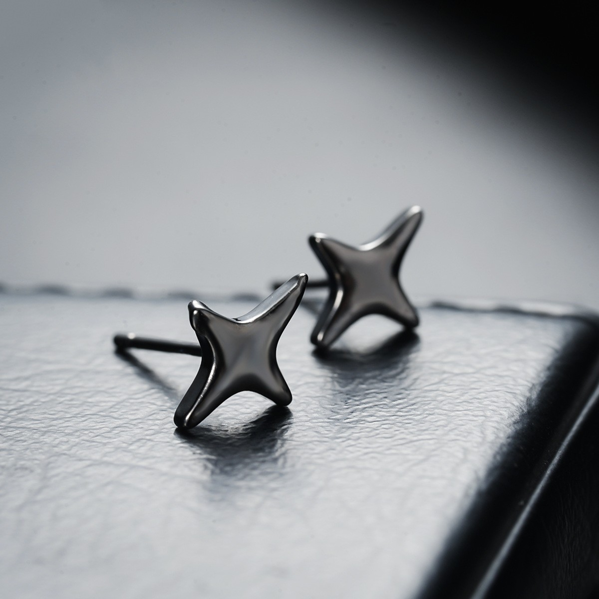 X118-C (Black cross star earrings)