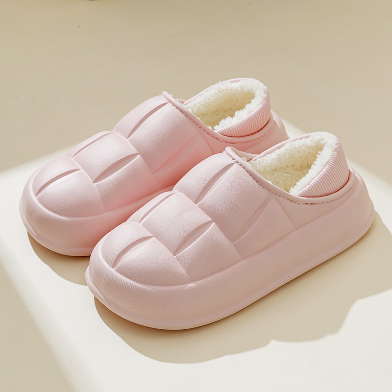 Zapatillas de algodón impermeables para mujeres invierno 2023 nuevo hogar cálido fondo grueso bolsa de confinamiento antideslizante zapatos de tacón de algodón para mujeres
