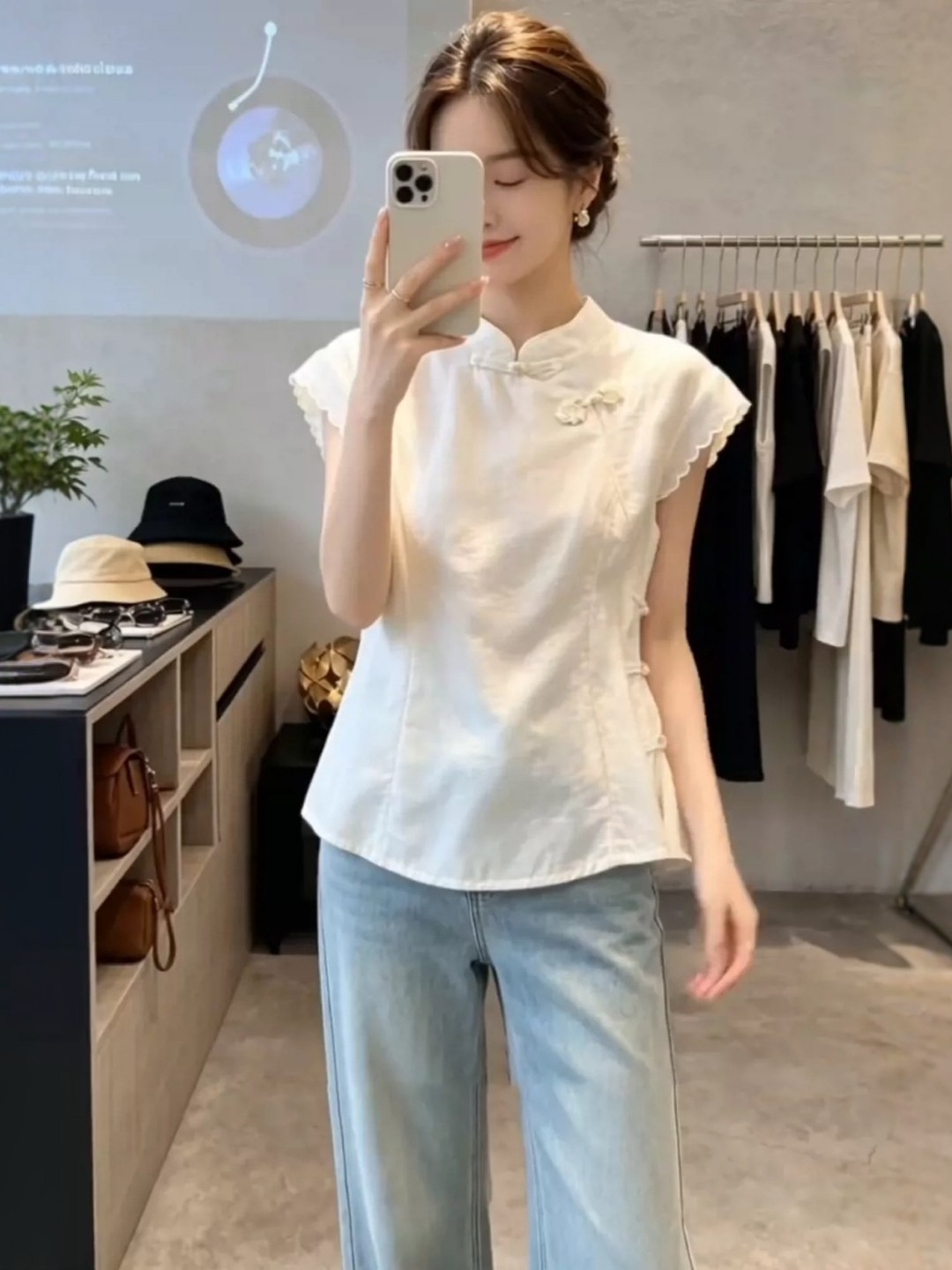 Áo sơ mi nữ tay ngắn cổ xẻ tà phối khuy cài kiểu Trung Quốc mới — màu trắng ngà