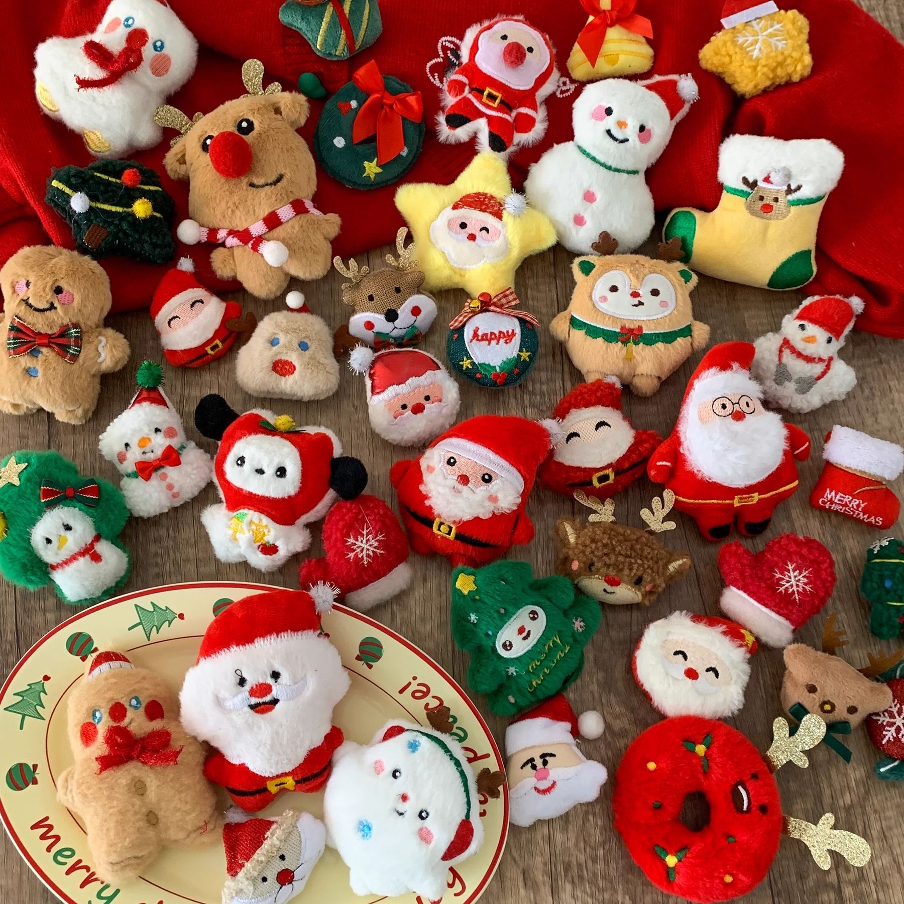 Navidad alce broche adorable Santa Claus pin creativo regalo peluche árbol de Navidad insignia decoración al por mayor