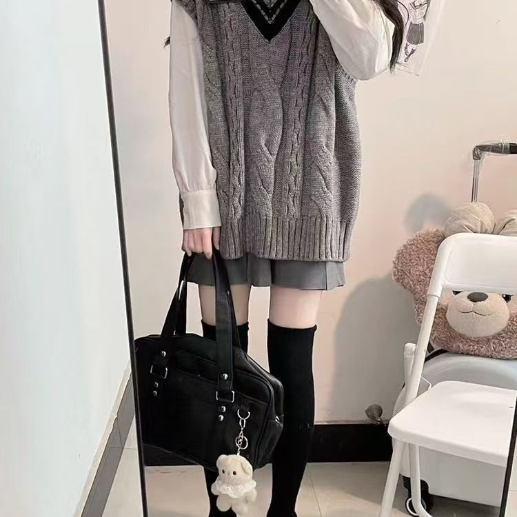 套装麻花日系学院风复古灰色针织毛衣马甲女宽松背心外穿百搭衬衫