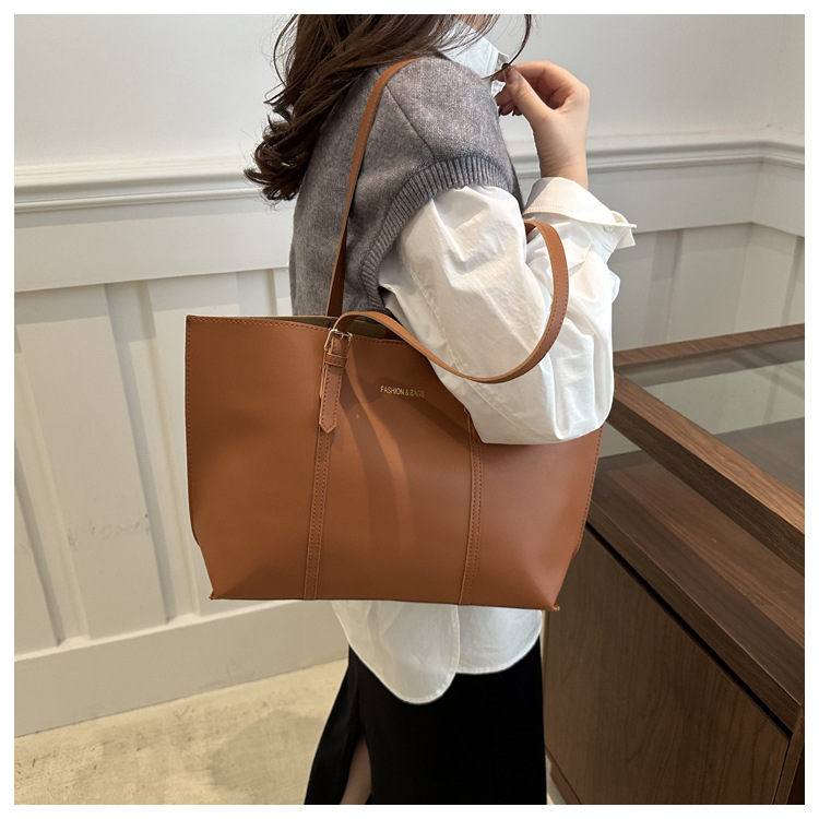 Wholesale of retro, simple and elegant tote bags from the manufacturer. New stylish, large-capacity single-shoulder bags for commuting and casual use undefined