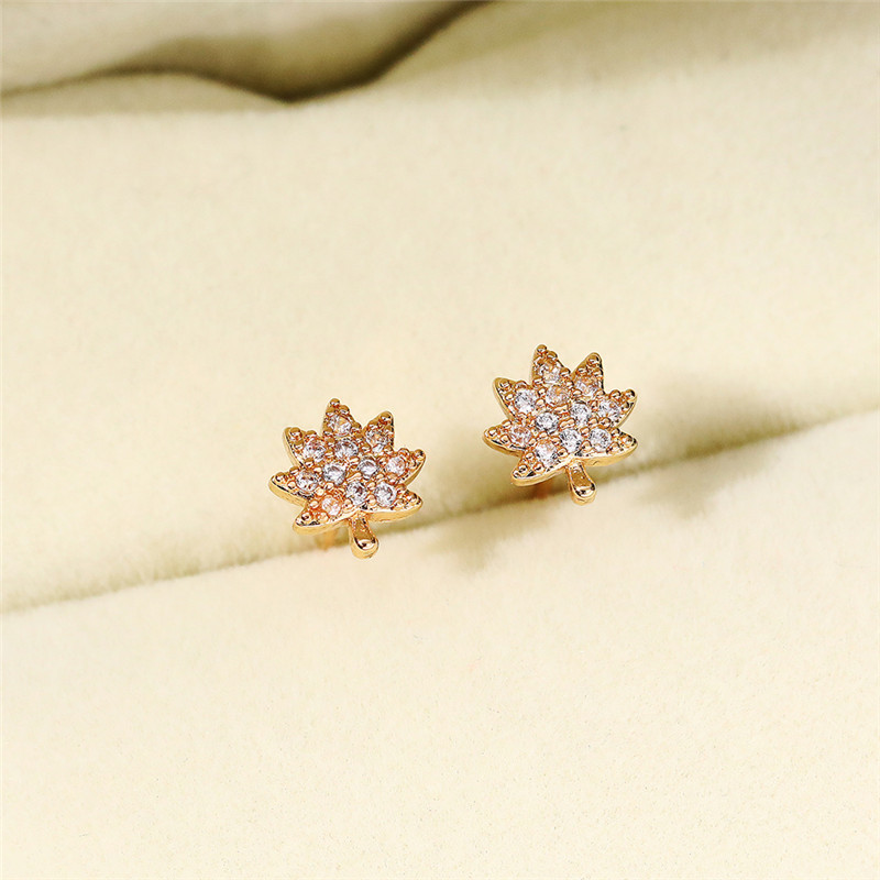 1 Pair Simple Style Shiny Maple Leaf Inlay Copper Zircon Ear Studs display picture 6