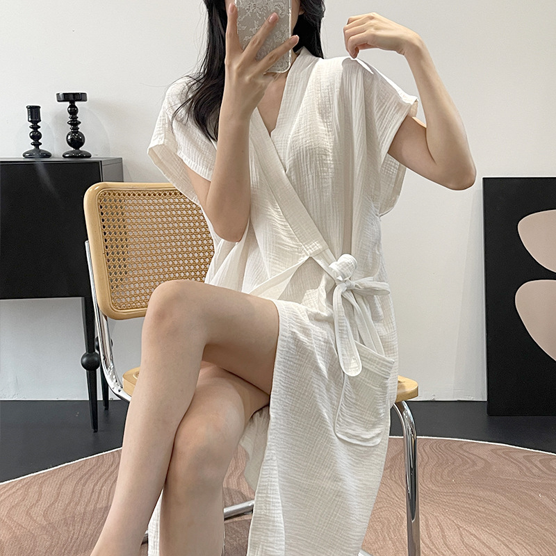 Women's Bath Towel, Wearable and Wrapable, Soft, Absorbent, Thickened, Long-Sleeved, with Tie Straps, Bathrobe for Beauty Salon, Home Wear, Trendy Bathrobe