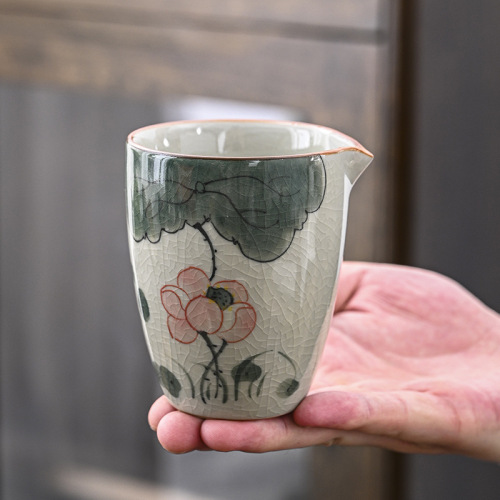 Large underglaze hand-painted Ge Kiln fair cup ice crack glaze ceramic male cup tea sea tea divider Kung Fu tea set accessories