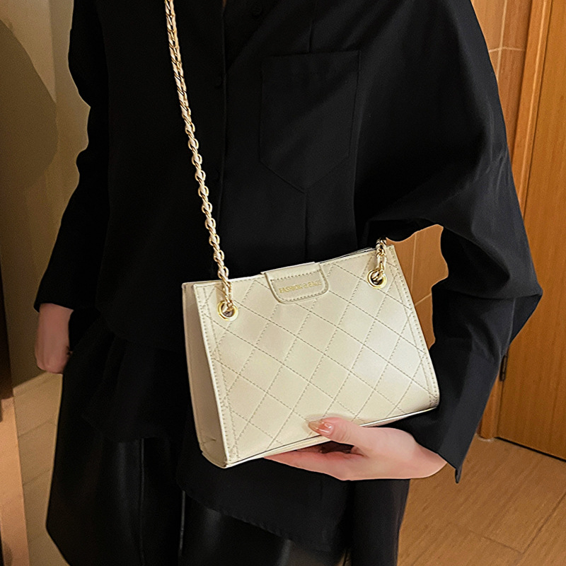 Women Textured Diamond Pattern Shoulder Bag Trendy Crossbody Purse_voghion.com