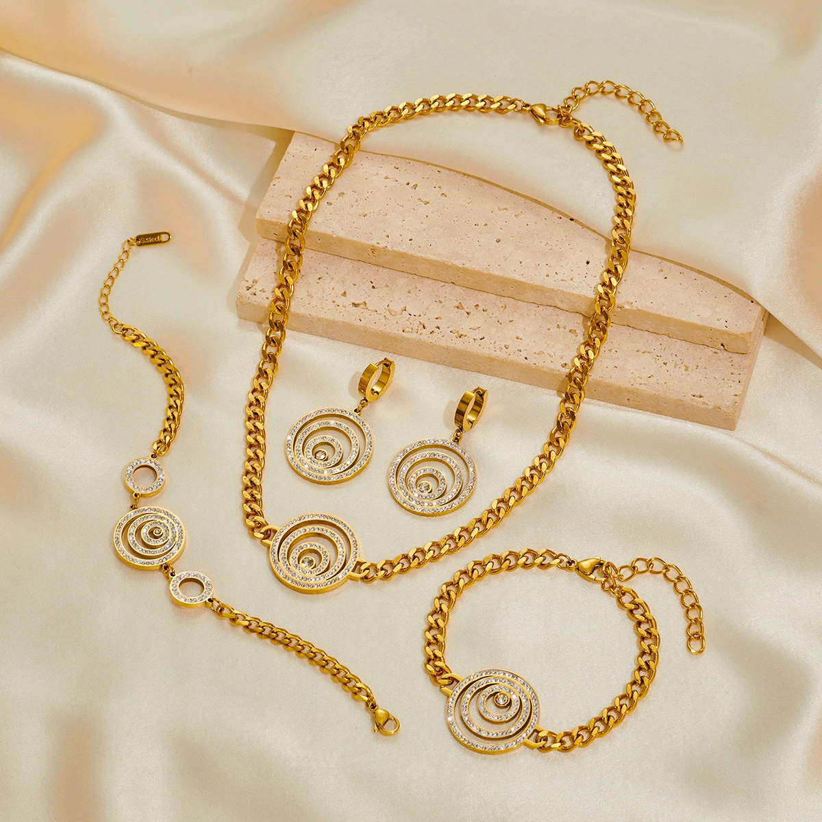 Трансграничное спиральное бриллиантовое ожерелье, браслет, серьги, модный комплект ювелирных изделий из титановой стали, персонализированный тренд, прямая продажа с фабрики