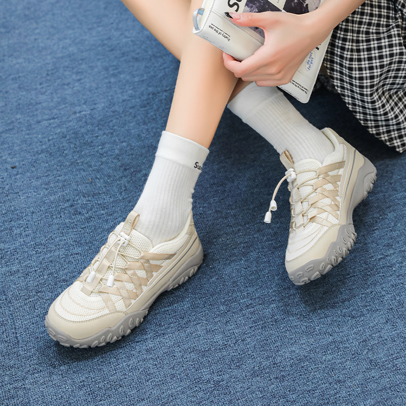 Zapatos deportivos al aire libre para mujeres 2026 nuevo estilo de primavera de senderismo casuales zapatos de entrenamiento de papá de montaña zapatos blancos pequeños