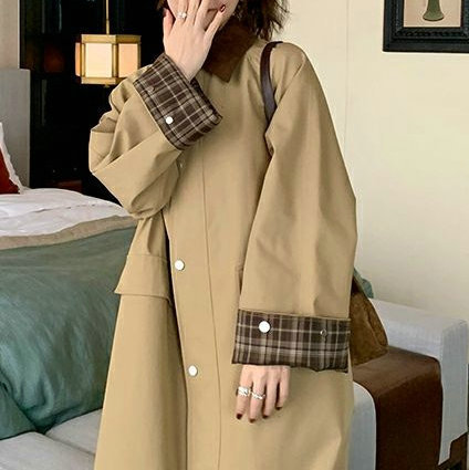 Hepburn-style trench coat, trendy this year for petite figures, British casual fashion, long coat