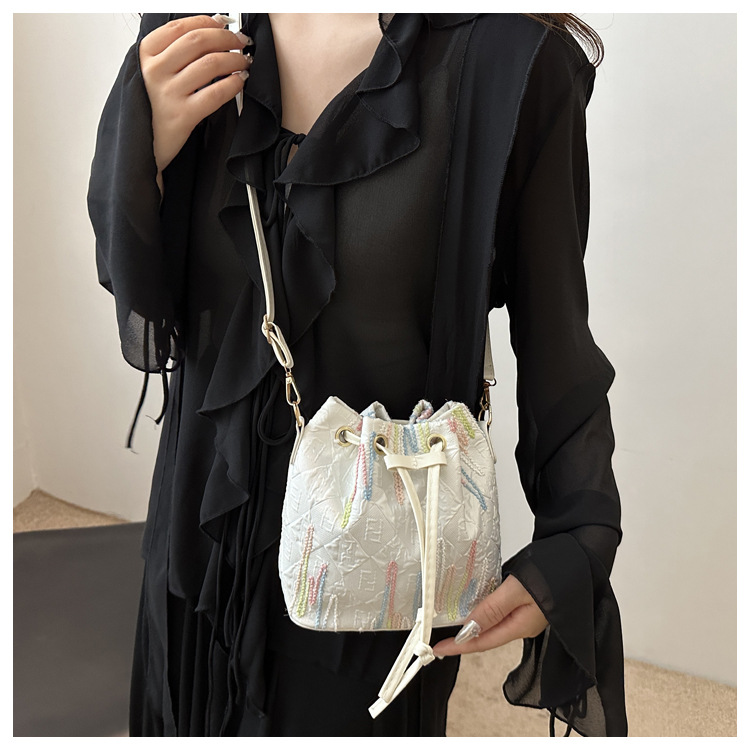 Single-shoulder bag, Korean-style drawstring, fresh and girlish crossbody bag, large capacity, commuting, casual, quality and versatile, Chinese-style bucket bag undefined