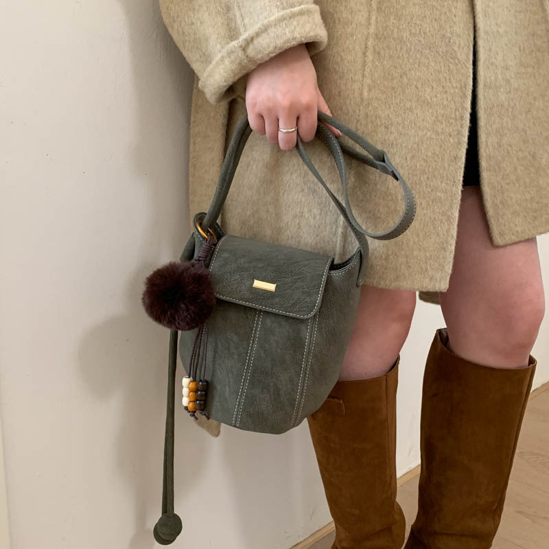 Bolsa de calabaza bolso de balde bolso de mujer 2025 nuevo invierno de alta calidad sensación de viaje universal bolso de hombro retro bolso de mochila