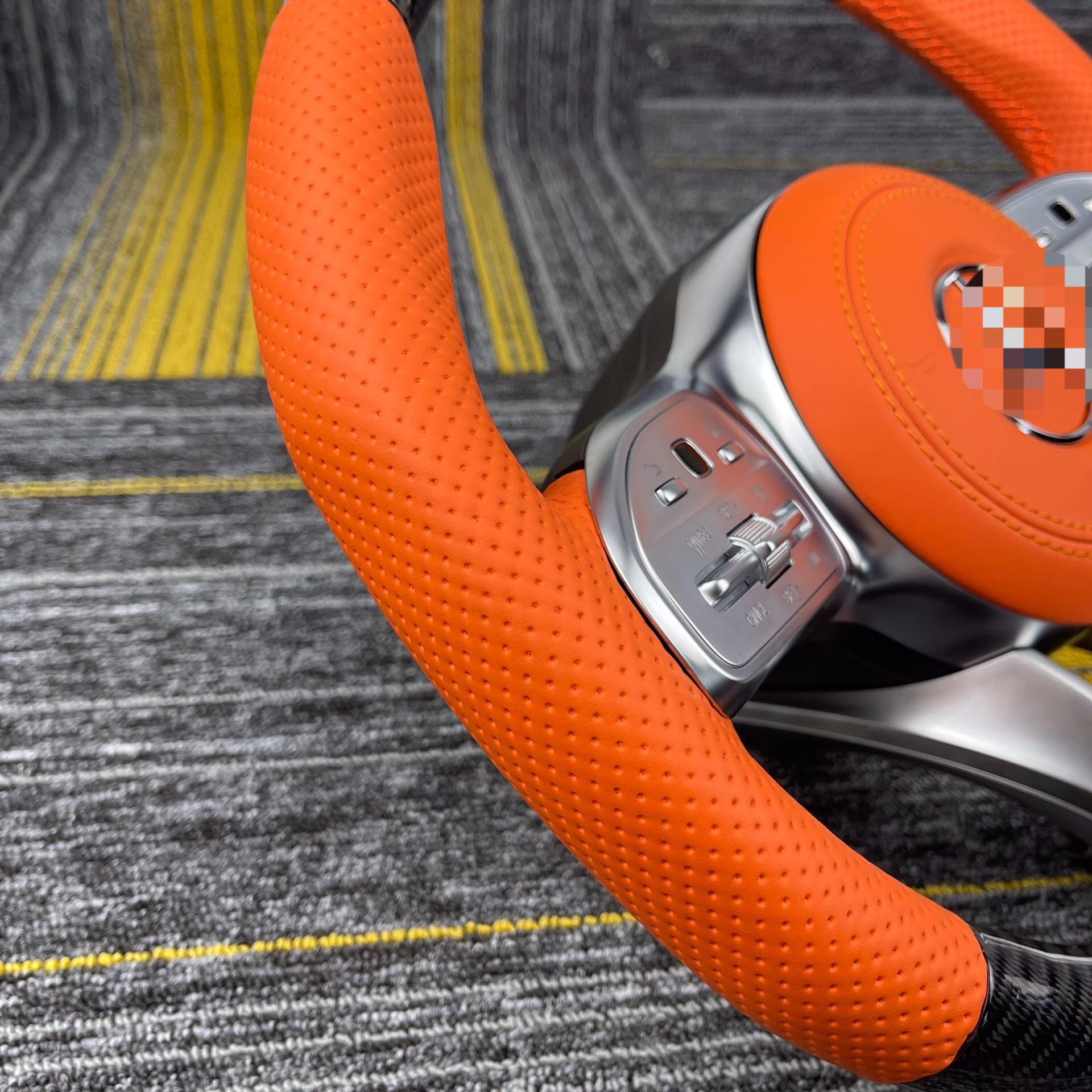 Suitable for Mercedes-Benz 809AMG steering wheel ABCEGRSV series, upgrade and modification of the old model to the new carbon fiber orange leather version