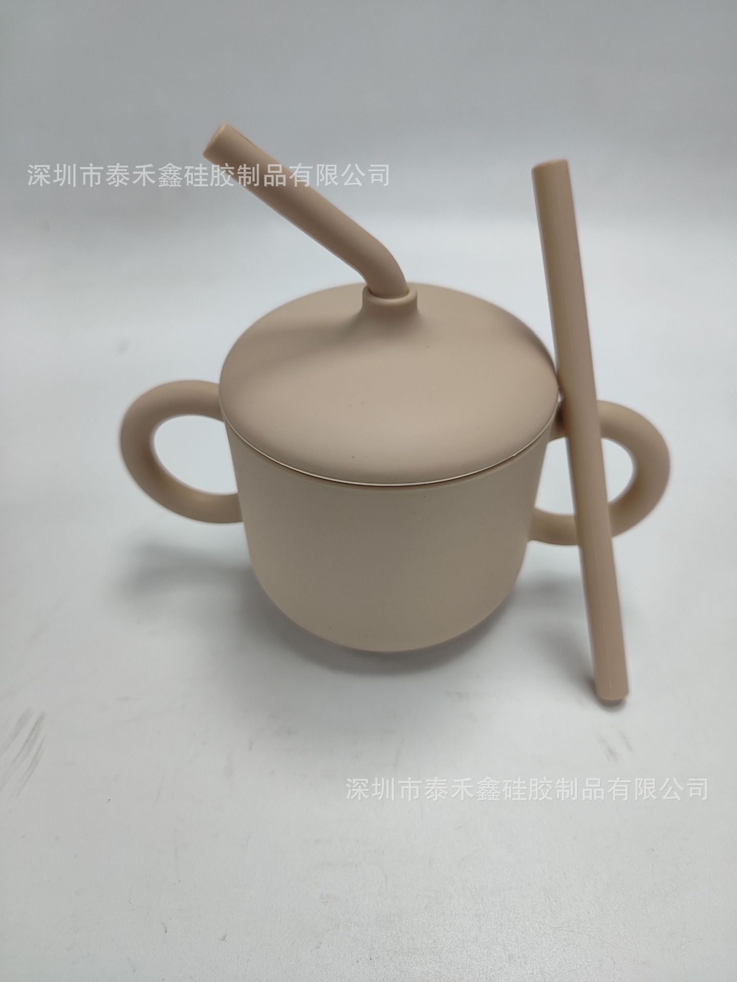 Doble oreja de tipo pétalo abierto de silicona snack taza con mango bebé snack caja creativa beber taza en stock