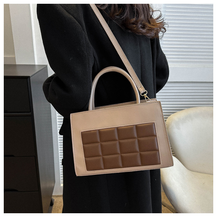 2023 invierno nuevo bolso de hombro de alta textura bolso de hombro personalizado todo partido simple moda bolsa de tela escocesa de las mujeres