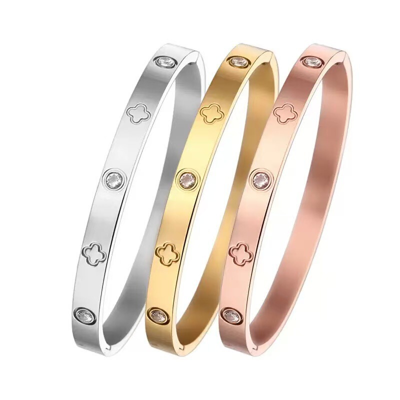 Cross-border titanium steel vacuum-plated non-fading four-leaf clover heart bracelet, versatile jewelry with personalized diamond inlay, fashionable wristband