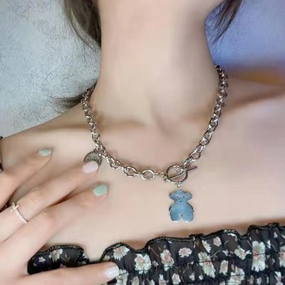 韩版字母钛钢小熊吊坠项链欧美轻奢气质圆币短款网红个性锁骨链女|ru