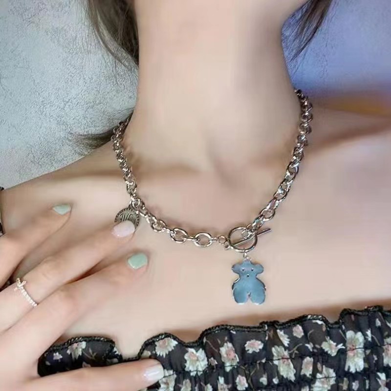 韩版字母钛钢小熊吊坠项链欧美轻奢气质圆币短款网红个性锁骨链女|ru