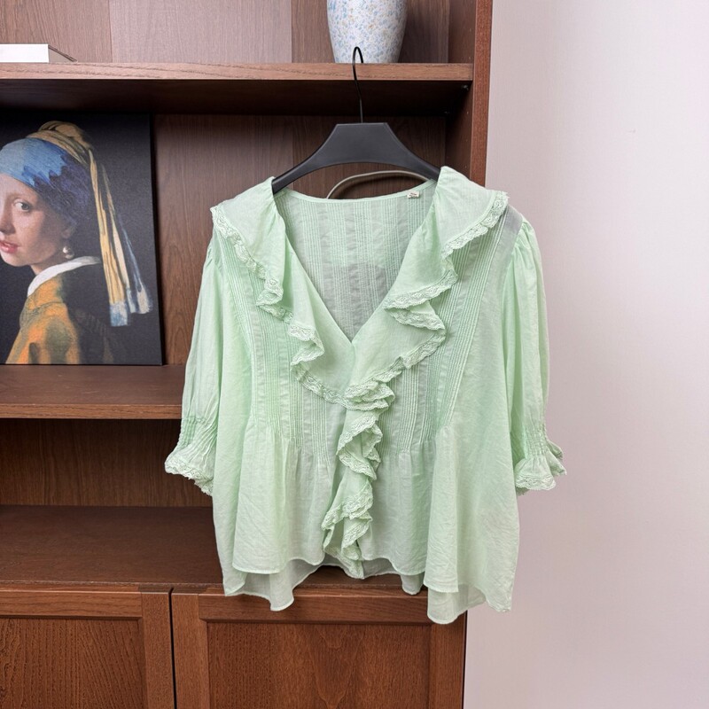Heavy-duty pleated lace ruffle deep V-neck short-sleeve shirt Heavy-duty pleated lace ruffle deep V-neck short-sleeve shirt