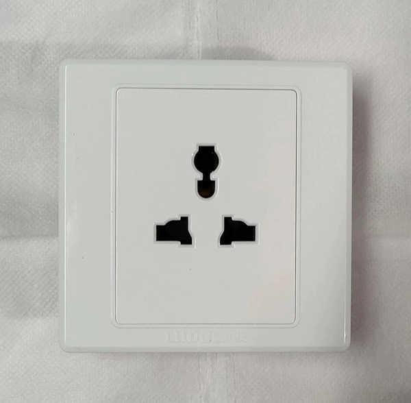 Three -hole socket