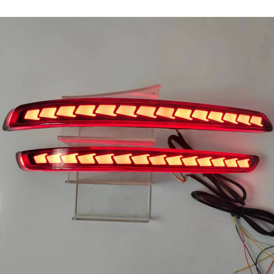 Aplicable a Kia Huanchi parachoques trasero luz de advertencia luz de freno luz roja superficie 3 funciones soluto lámpara