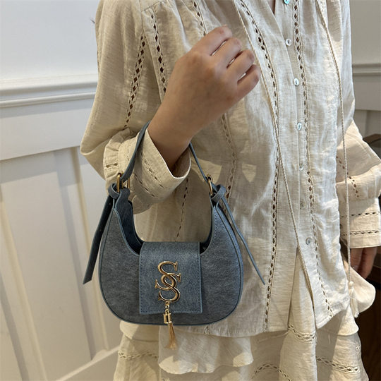Popular Bag Women's 2024 Summer Simple New Arrival Beautiful Personality Hand Bag Women's Underarm Trendy Fashion Crescent Bag