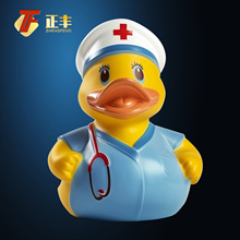 8CM搪胶医生鸭儿童硅胶小黄鸭发声发光鸭子洗澡玩具礼品套装批发