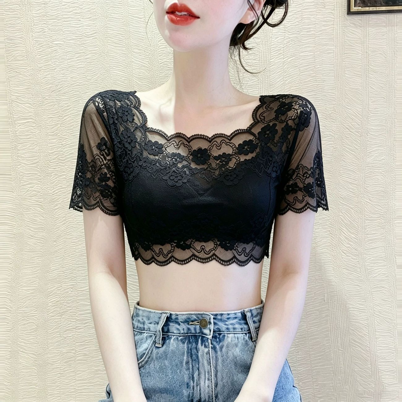 Summer elegant strapless short-sleeved T-shirt, youthful lace off-shoulder square neck base layer, sophisticated and high-end.