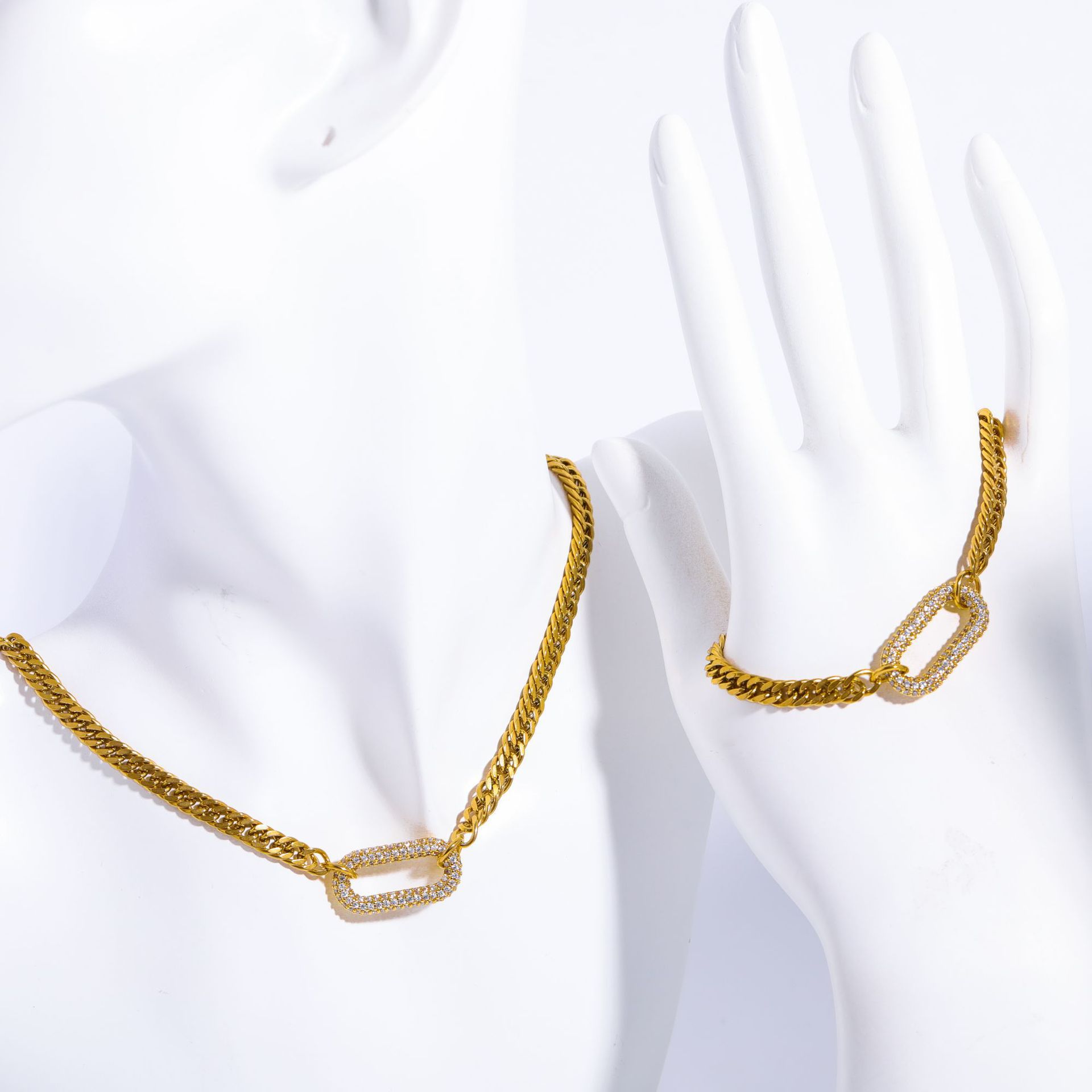 Fashion Round Titanium Steel Plating Rhinestones Necklace 1 Piece