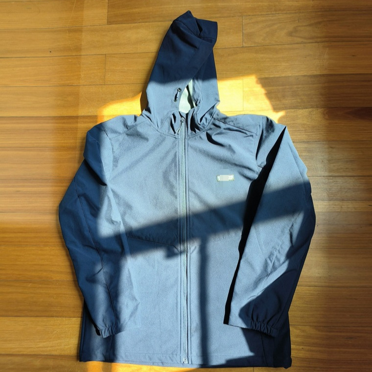 Chaqueta de concha suave estilo pareja para comercio exterior, impermeable y cortavientos con capucha.