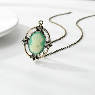 European and American creative personality retro alloy gemstone necklace sweater chain fashion versatile clothing accessories accessories