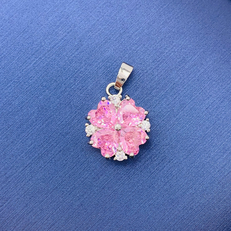 百種類のペンダントは心のままにファッションの経典を配合します。カップルの美しいペンダントは親友のアクセサリーを送ります。