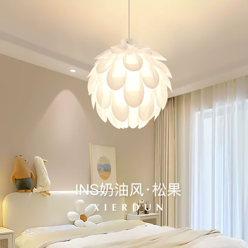 现代简约卧室灯餐厅吊灯2024新款北欧轻奢吧台服装美容院奶油风灯