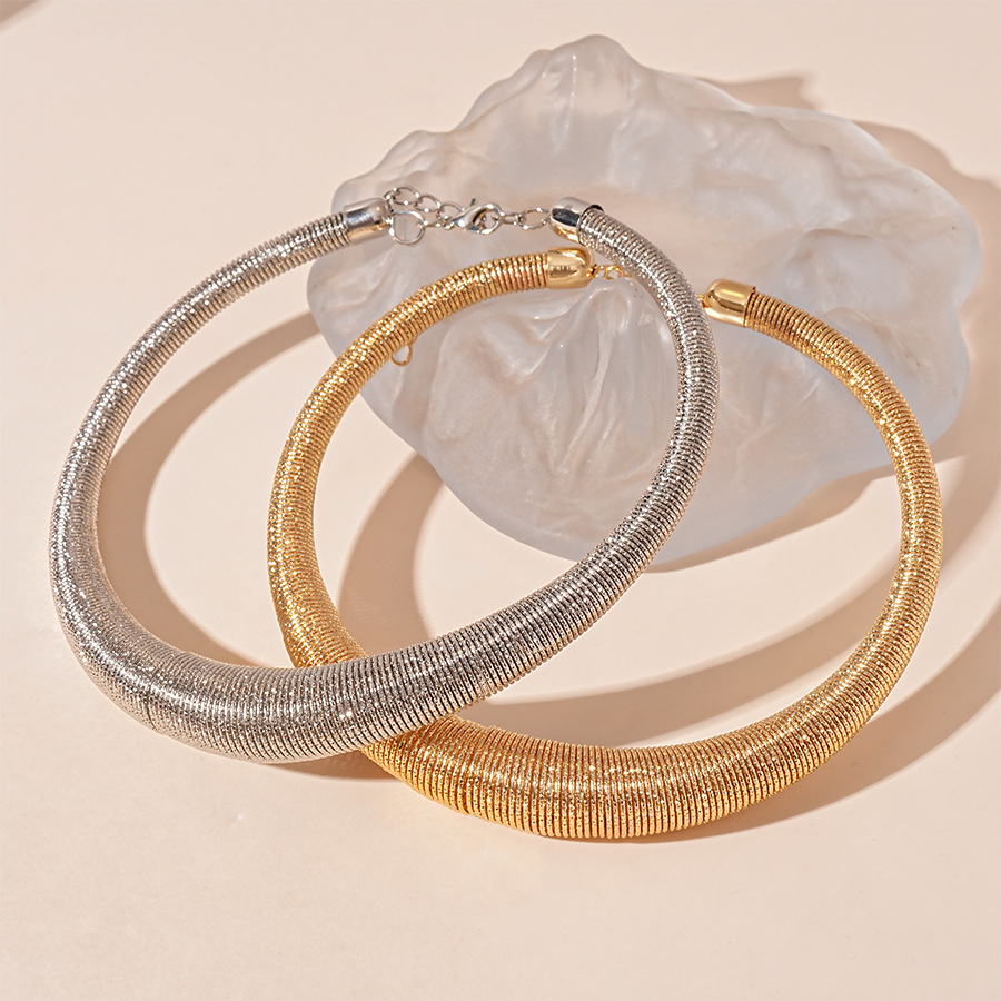 Collar circular de estilo de metal exagerado, tendencia de personalidad transfronteriza europea y americana, temperamento geométrico simple, decoración de estilo de alto nivel femenino