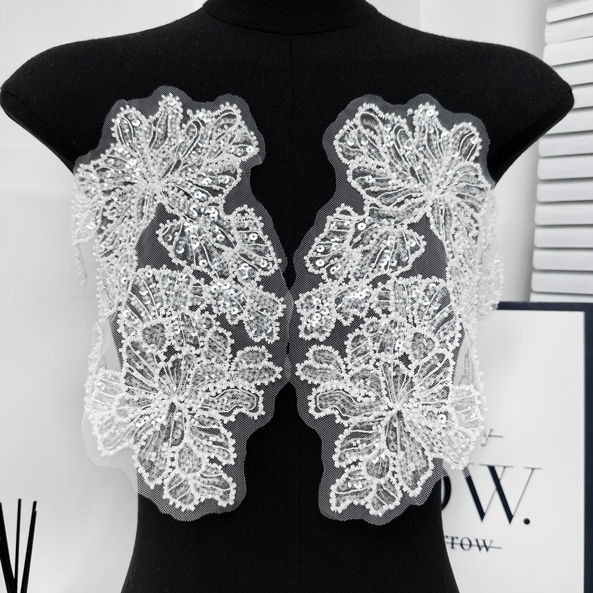 Cuentas blancas bordadas de encaje hoja de flor transparente accesorios de malla DIY ropa de baile parche de decoración image 6
