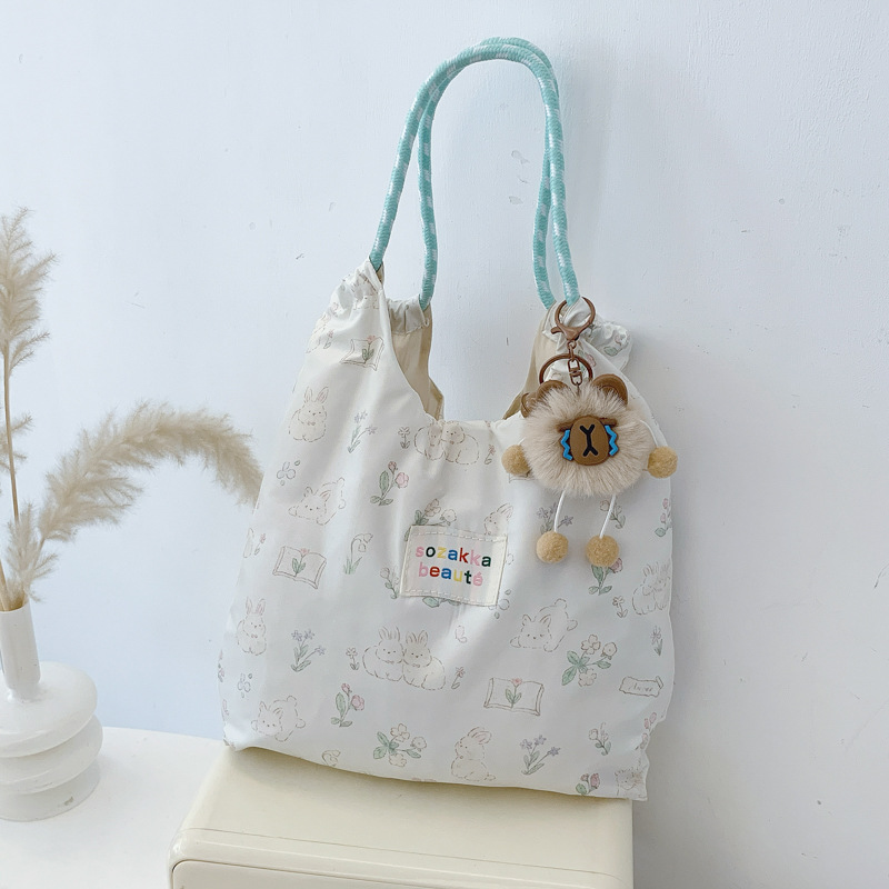 2025 bolsas casuales de alto valor, bolsas de mano, bolsas de regalo prácticas, cajas de regalos, bolsas de brazo de hombro de nicho de alto nivel, moda