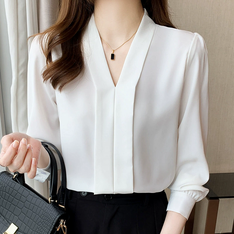 2025 весенняя белая атласная рубашка с V-образным вырезом