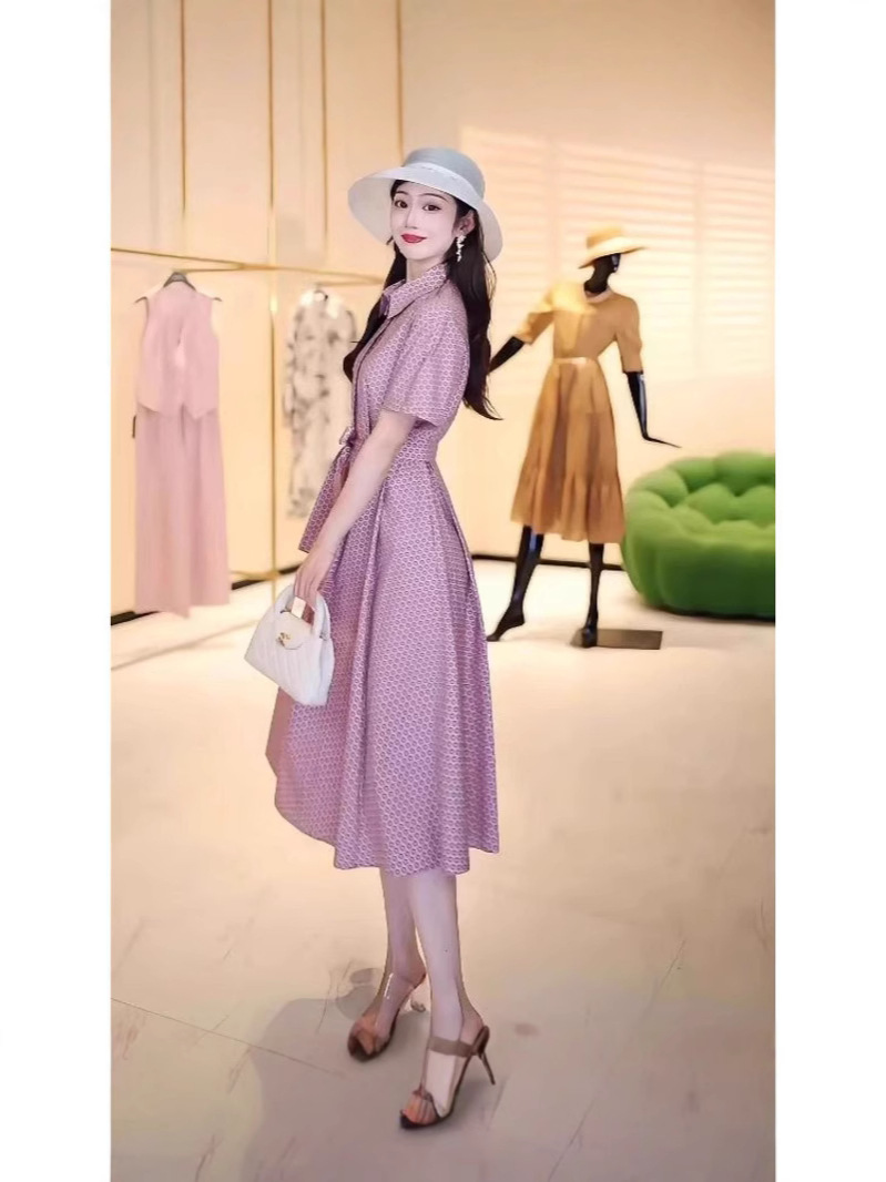 Đầm chấm bi tay ngắn kiểu Pháp cổ vuông eo thắt — bột hoa hồng pha lê