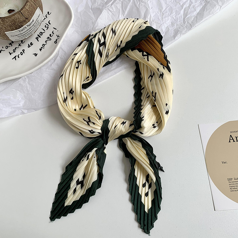 Bufanda de seda, bufanda cuadrada, sentido avanzado, camisa decorativa arrugada de moda coreana de primavera y verano, bufanda pequeña, bufanda en forma de diamante, diadema