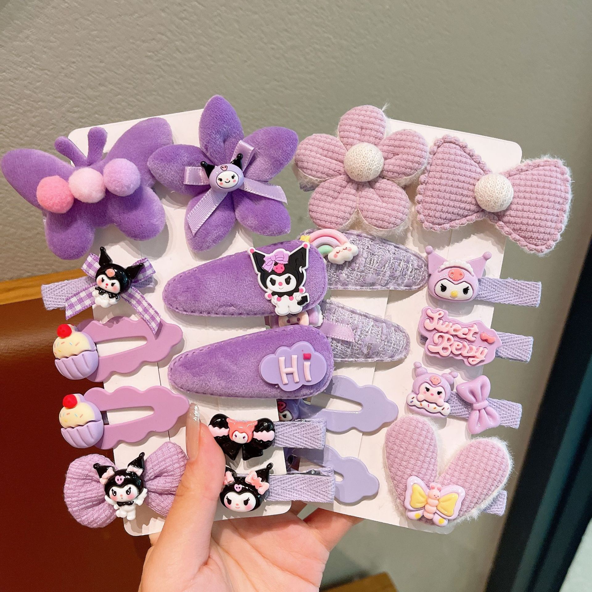 2025 otoño y invierno nuevo peludo Sanli鸥 conjunto de clips para el cabello de niña pequeña caricatura Kullomi clips para niños accesorios para el cabello