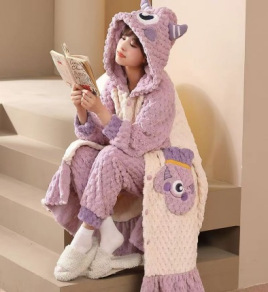 Internet celebridad nuevo Otoño e Invierno coral polar pareja Pacha fresa oso camisón traje largo engrosada entrega de apoyo