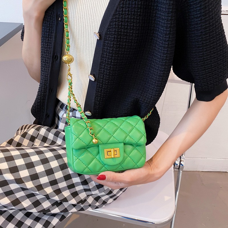 Bolso de cadena popular de este año 2025 verano nuevo bolso femenino mini pequeño bolso de hombro fragante bolso de mensajero de hilo bordado de diamantes