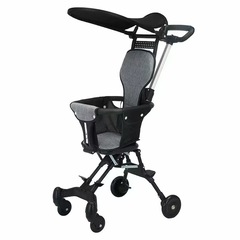子供の子供の神器のベビーカーはワンクリックで折りたたみができます。