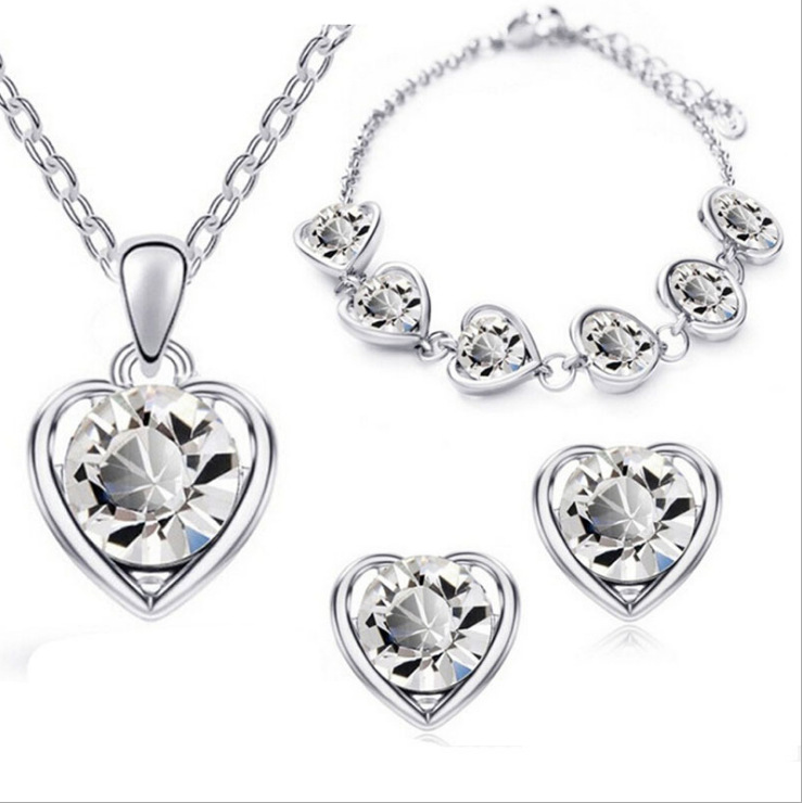 Directo de fábrica al por mayor en stock moda cristal Corazón en forma de corazón collar pendientes anillo pulsera conjunto de cuatro piezas