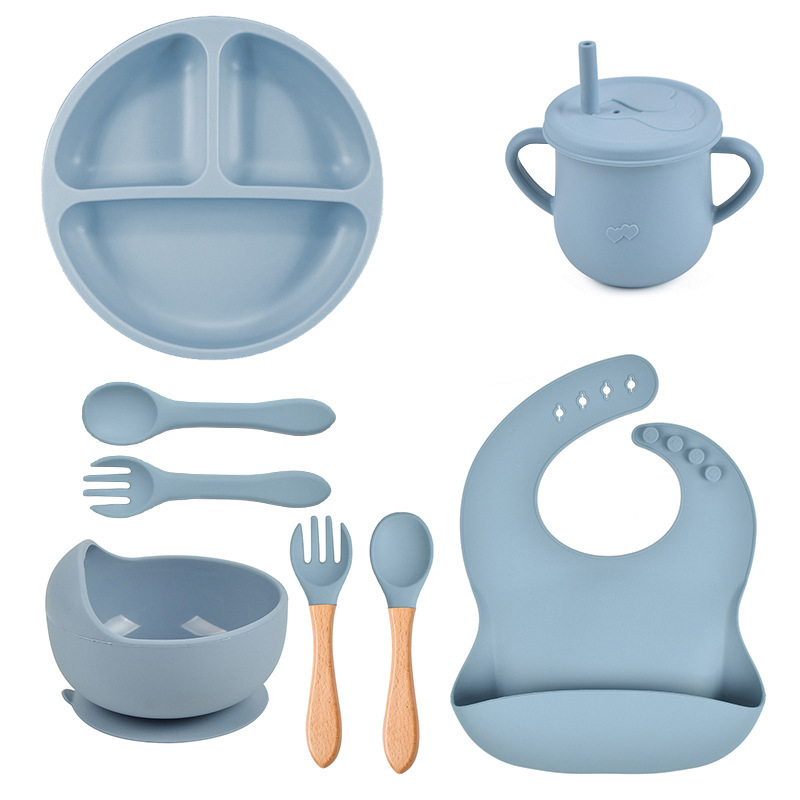 Conjunto de cubiertos de silicona de 8 piezas pequeños platos de succión copas de paja de silicona cuenco delantal cuchara horquilla plato de bebé al por mayor