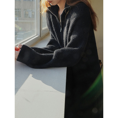 Japanese-style relaxed-fit mid-length turtleneck sweater dress for women—perfect as an inner layer for autumn and winter, featuring a loose fit and turn-down collar.